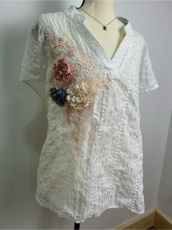 SHEIN Tops - SHEIN White Eyelet V-Neck Tunic with Pink, Cream & Blue Floral Appliqués